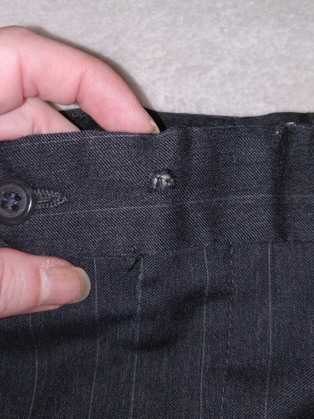 Jos A Bank Gordon Mens 100 Wool Pinstripe Suit 46L 42x32 Black 2 Button Pleated